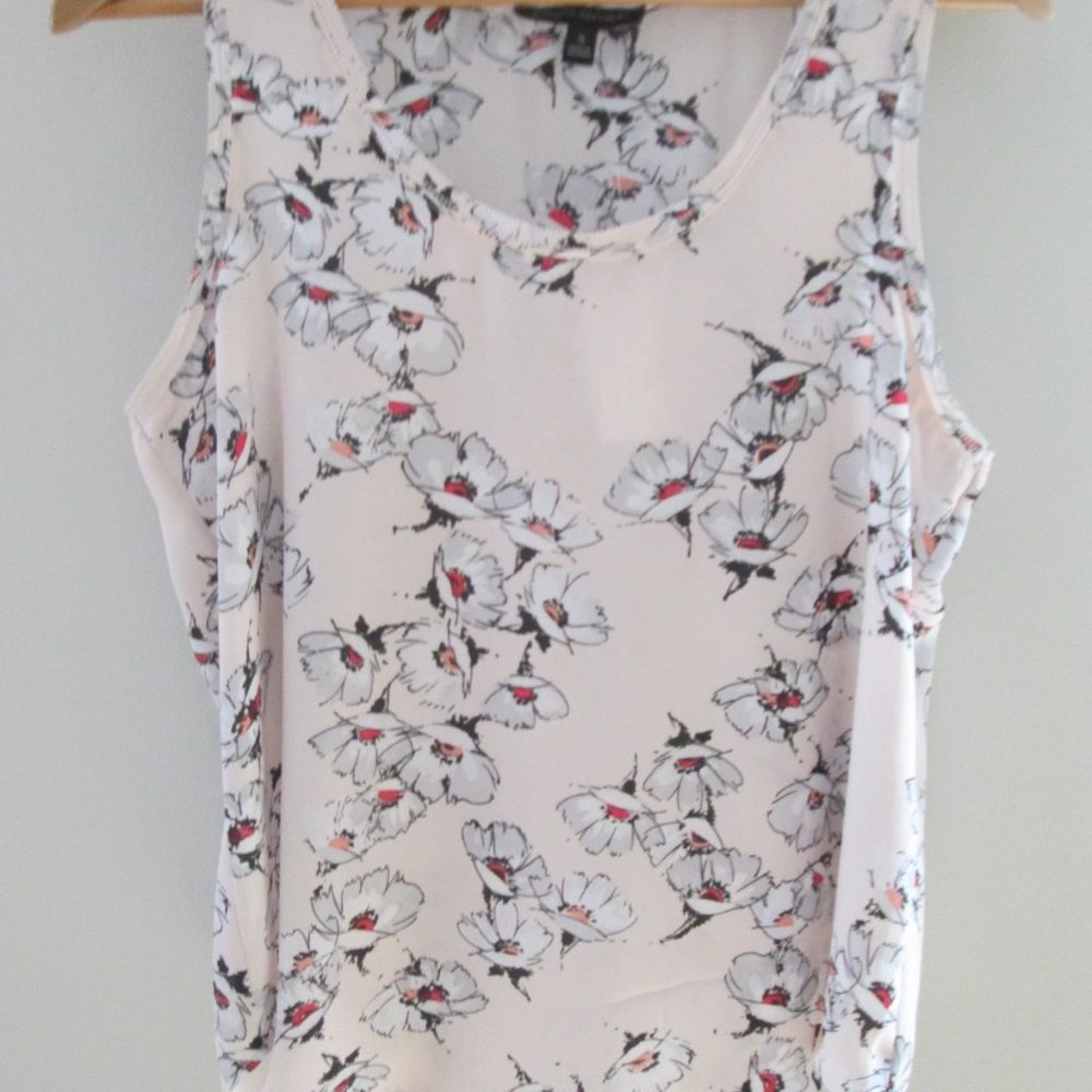 'BANANA REPUBLIC' New With Tags Size S scoop neck